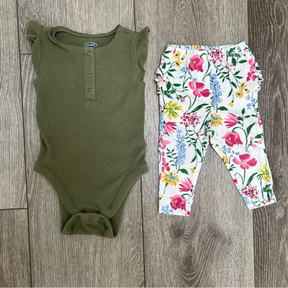 OLD NAVY 2PC SHORT SLEEVE BODYSUIT AND LEGGINGS OUTFIT 6-12MO